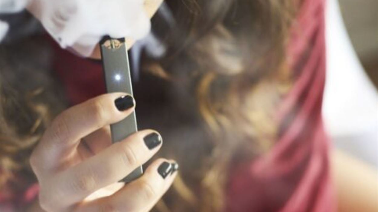 Teenageři a cigarety: mezi velmi mladými je stále méně kuřáků